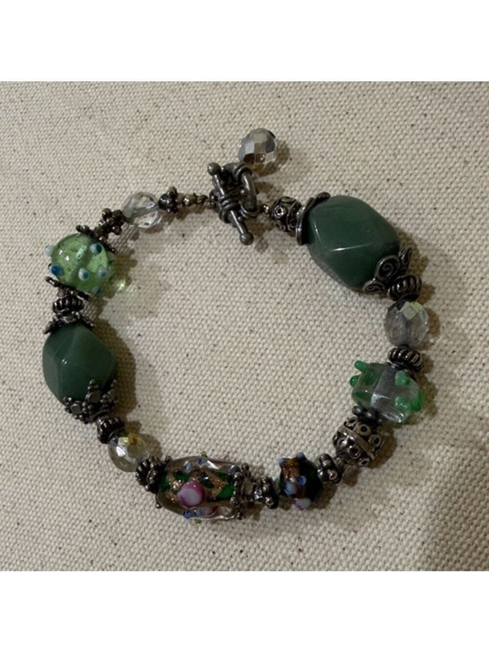 Chic elegant Green and Silver Glass Beaded Women’s Bracelet NWOT